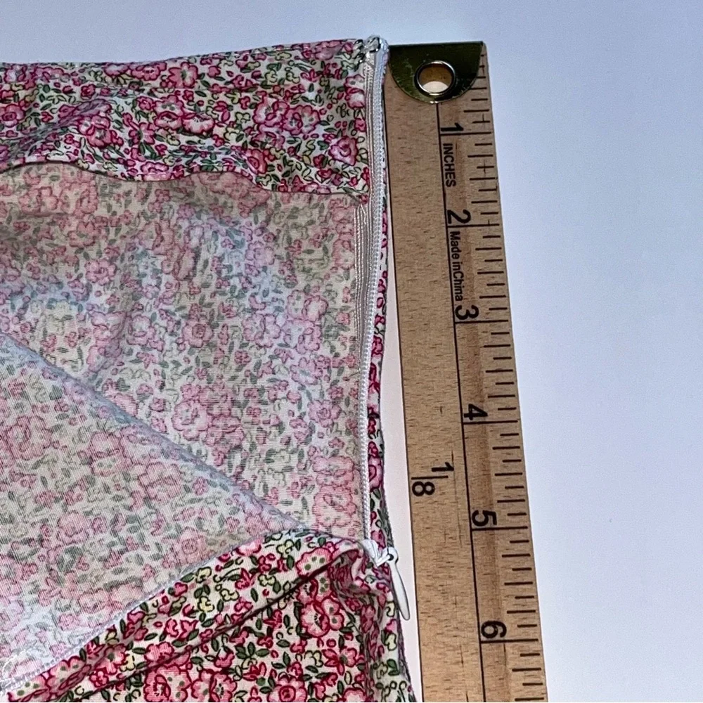 American Eagle Outfitters Size 2 Floral Pattern Skirt with Ruffle‎ Trim